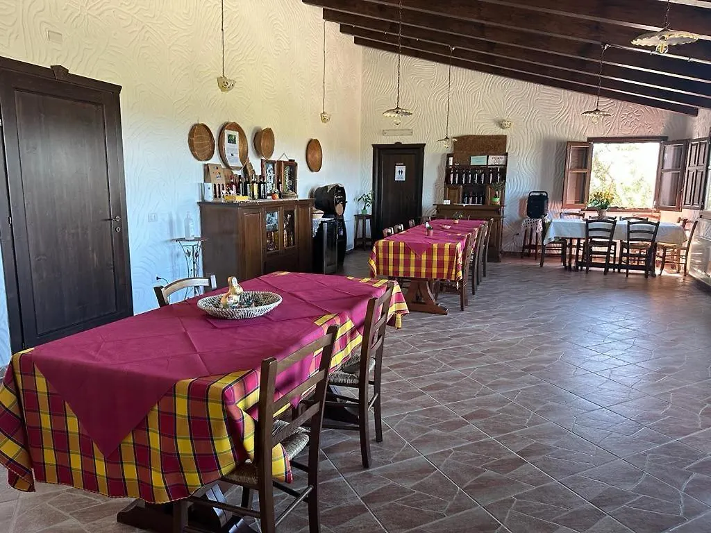 Lantgård Agriturismo La Fillirea Sant' Antonio di Santadi